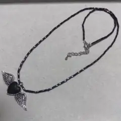 ハート型黒石と翼デザインネックレス