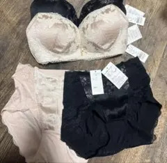 チュチュアンナ　ふっくら育乳ブラ　上下セットF65 補正ショーツM ももじりっち