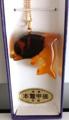 本鼈甲張　イルカのネックレス