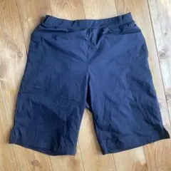 UNIQLO 黒 ハーフパンツ 160
