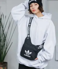 新品未使用 adidas アディカラー スリングバッグ