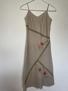 ベトナムCAPUCINEワンピース ベージュ 花柄刺繍 S