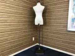 ドレスフォーム女性マネキントルソー　高さ調節可能レディース 上半身　スタンド付き