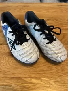 Umbro Accuro サッカーシューズ ホワイト/ブルー