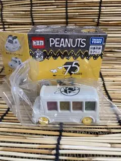 トミカ＊PEANUTS 75周年 バス（ホワイト）＊スヌーピー