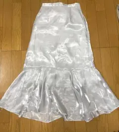 ホワイト フレアスカート フリル裾