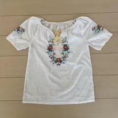 刺繍入りホワイトブラウス 半袖