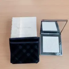 【限定＊新品未使用】BURBERRY ハイライティングパレット 01 WHITE BURBERRY - 【限定＊新品未使用】BURBERRY ハイライティング