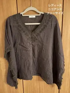 ダークグレー Vネック フリンジ付きシャツ