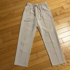 ライトベージュカジュアルパンツ