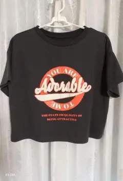 濃いグレー　Ｔシャツ 胸の部分フワフワ