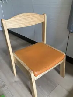 ソピア　木製キッズチェア オレンジクッション付き