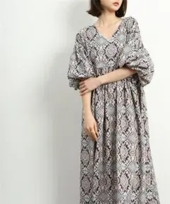 メゾン ド テレーズ ふんわり袖 総柄 ゆったり たっぷり フレア ワンピース