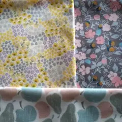 デコレクションズはぎれ　3枚セット　シーチング生地くらいの厚み