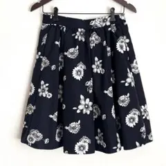 earth 花柄フレアースカート 膝丈 ウエストゴム フェミニン 綺麗め 紺