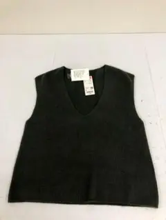 新品タグ付き★UNIQLO★3DスフレヤーンVネックベスト★ノースリーブニット