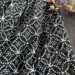 コットンツイル生地 サークル刺繍黒 刺繍有効幅125×50cm延長可