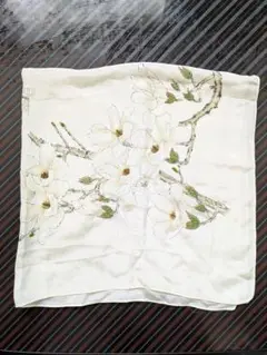 白い花刺繍スカーフ 約70cm x 70cm