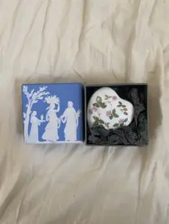 WEDGWOOD WILD STRAWBERRY ハート型ケース