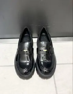 ZARA エナメル ブラック ローファー 厚底