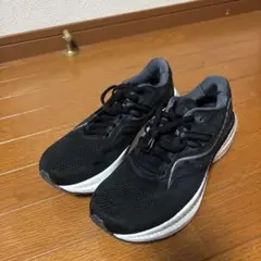 Saucony ランニングシューズ 黒/白