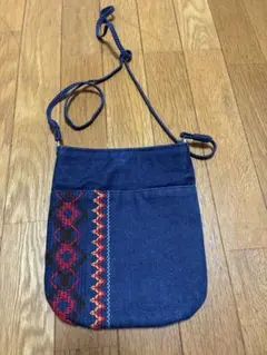 刺繍入りダークブルーサコッシュ