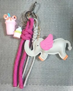 ハンドメイド　バックチャーム　じゃらじゃらキーホルダー　パラコード　象　ケーキ