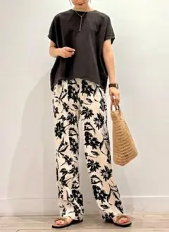 URBAN RESEARCH DOORS　リネンレーヨンフラワープリントパンツ