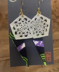 切り絵ピアス　切り絵とアフリカ布のコラボ　⑩