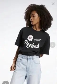 Reebok クロップドTシャツ ブラック　チビT