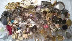 大量アクセサリーパーツ(R)(ジャンク品)(500g)
