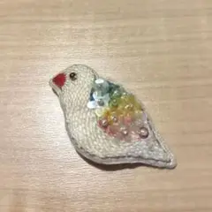 ハンドメイド　刺繍ビーズ　ブローチ　文鳥