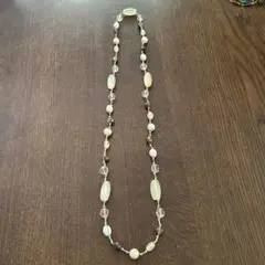パールとクリスタルのロングネックレス