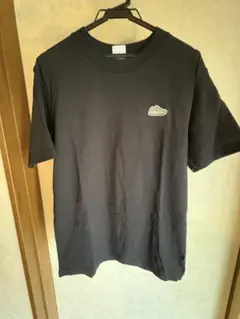 ニューバランス　黒 半袖Tシャツ スニーカー刺繍