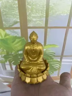 金色の仏像風置物