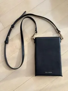 ideal of sweden ブラックレザーショルダーバッグ スマホ収納