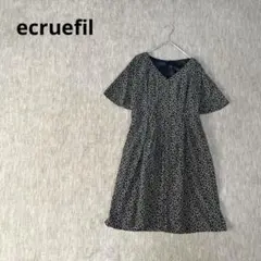 【エクリュフィル】膝丈ワンピース　半袖　Vネック　フレア　シンプル　総柄