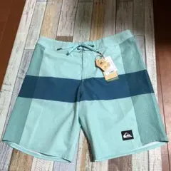 【値下げ】新品タグ付き　クイックシルバー　サーフパンツ30インチ