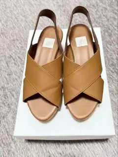 最終お値下げ　BEARDSLEY サンダル　キャメル　S
