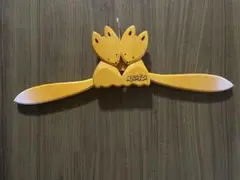 狐デザインの木製ハンガー