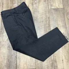 ユニクロ　ダークグレー スラックス 後ろポケット付き 24A506