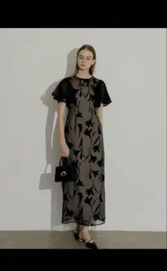 Circurar sleeve flower dress