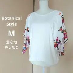 美品 フラワーの刺繍が華やか ワイド袖 ホワイト五分袖トップス