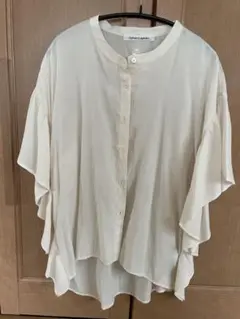 フリルブラウス