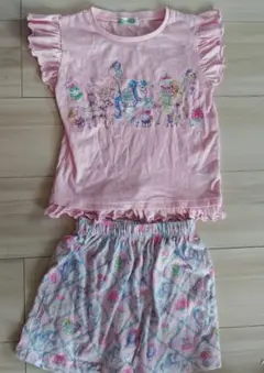 ピンク フリル付き Tシャツとショートパンツ セット