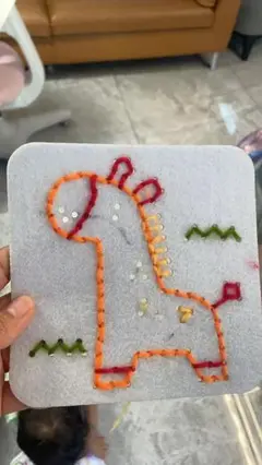 キリンの刺繍フェルト作品
