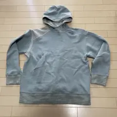 NIKE 襟元に特徴のあるパーカーです。サイズL