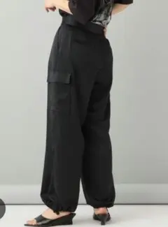 A part by サテンカーゴパンツ