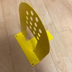 イエロー金属スタンド穴あきデザイン