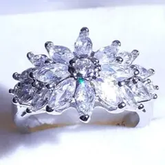 フラワーデザインが美しく可愛らしいジルコニアリング